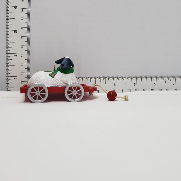 1989 Hallmark Nostalgic Lamb Keepsake Handcrafted Holiday Christmas Ornament. - Picture 5 of 5